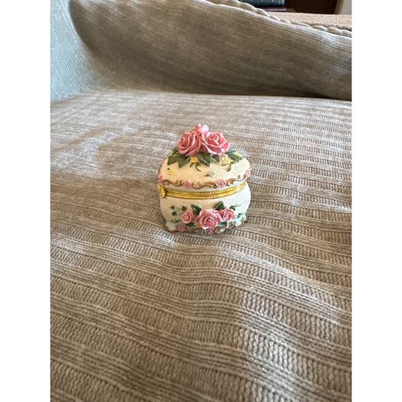 Heart Shaped Mirrored Trinket Box Garden Serenades Brahms Lullaby Heritage House - Picture 2 of 5